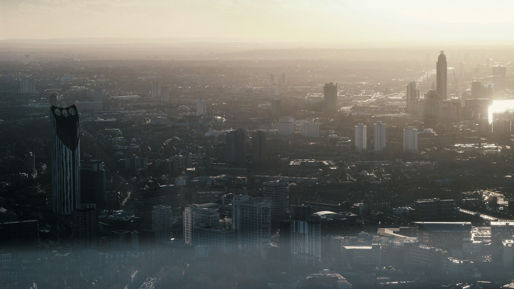 滑雪场突发停电，被困游客获赔七千元——一场意外中的温暖救援