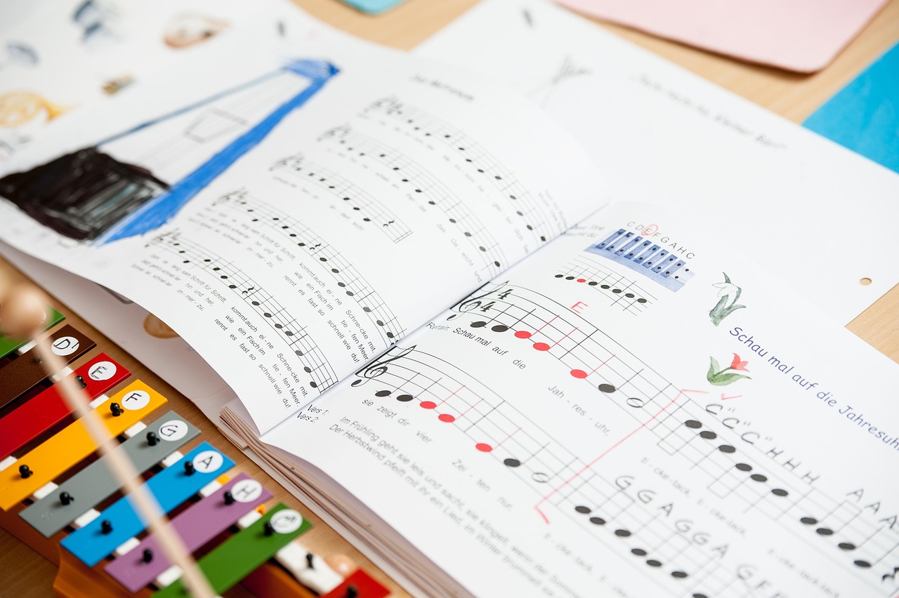 多地中小学调整教育政策，非毕业年级期末统考被取消