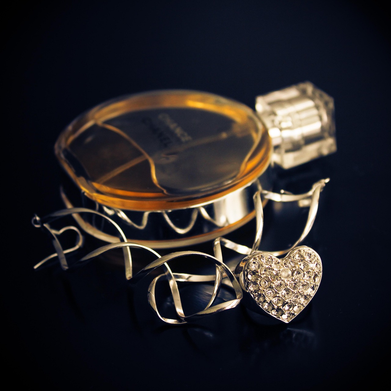 秦丽莎的鱼尾胸针，跨越国界的时尚魅力